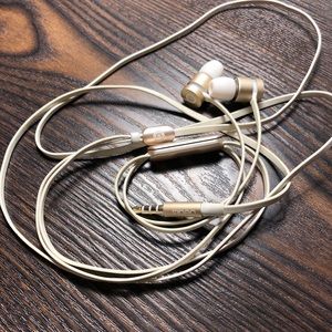 *FINAL PRICE DROP* urBeats Earphones